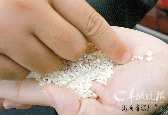 业内人士曝部分厂家用漂白粉洗白变质米销售