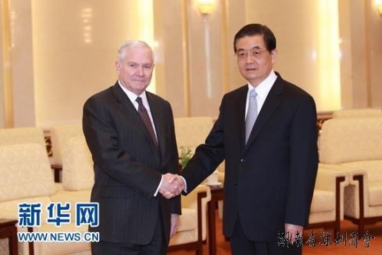 1月11日,中国国家主席、中央军委主席胡锦涛在北京会见来访的美国国防部长罗伯特·盖茨。 新华社记者 庞兴雷摄 1月11日,中国国家主席、中央军委主席胡锦涛在北京会见来访的美国国防部长罗伯特·盖茨。 新华社记者 庞兴雷摄