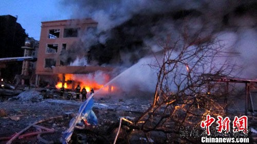 吉林主干路天然气泄露引发爆炸 多处建筑受损(图)