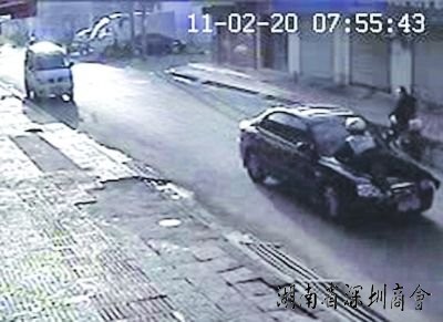 男子拒绝停车检查 开车顶交警狂飙1公里(图)