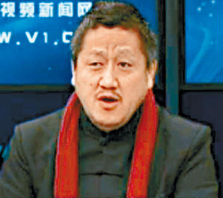 北大教授孔庆东在节目中,五度批评香港人是狗。香港星岛日报