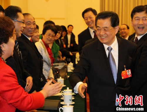 胡锦涛等领导人参加全国人大会议代表团审议