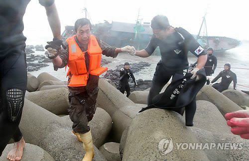 韩国海警因台风原因中断中国失踪船员搜救工作